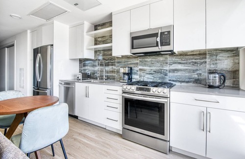 Downtown Oakland Apartamento | Gorgeous Oakland 1BR w/ AC, W/D, Sky Deck, next to BART, by Blueground