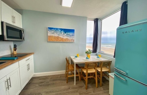 Bostwick Park Apartamento | Gorgeous Ocean Front Spacious Studio in Daytona - Up 6 Guests!