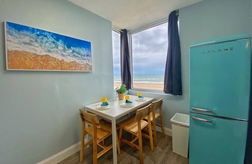 Bostwick Park Apartamento | Gorgeous Ocean Front Spacious Studio in Daytona - Up 6 Guests!