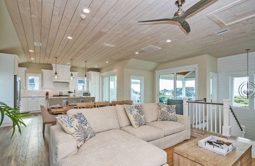 Bald Head Island Casa | Gorgeous ocean views - Both clubs available - 3 carts!