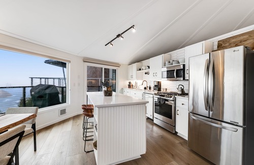Oceanside Casa | Gorgeous Ocean View Home with High-Speed WiFi, Gas Fireplace, and Private W/D