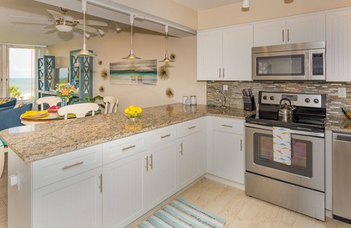 New Smyrna Beach Condominio | Precioso, recientemente renovado condominio frente al mar ~ Camina hasta Flagler Ave!