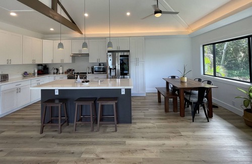 Haleiwa Casa | Gorgeous Oceanfront North Shore Compound Retreat