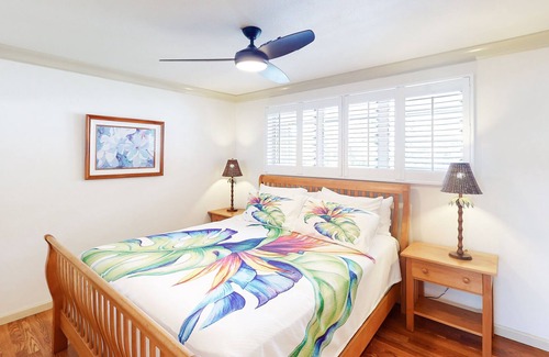 Ualapue Condominio | Gorgeous Oceanfront Condo on Top Floor w/ WiFi, Lanai, Water Views, Shared Pool