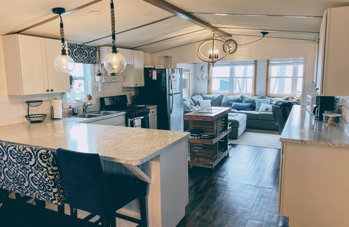 Cape Vincent Cabaña | Gorgeous open floor plan cottage on the shore of Lake Ontario