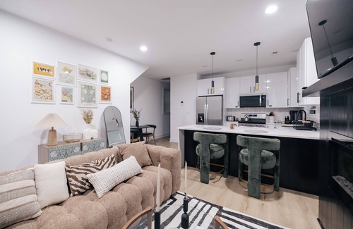 Woodlawn Condominio | Gorgeous Parisian Retreat on University of Chicago Campus