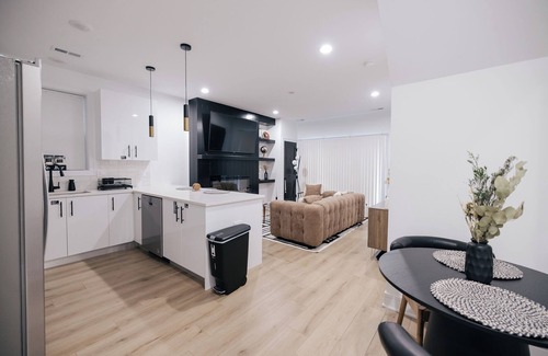 Woodlawn Condominio | Gorgeous Parisian Retreat on University of Chicago Campus