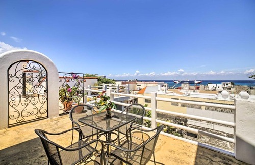 Colonia Centro Apartamento | Gorgeous Penthouse Villa with Deck and Ocean Views!