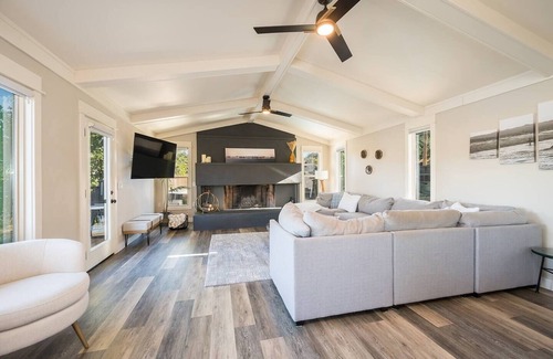 Atascadero Casa | Gorgeous*Pool*Lake View*Game Room*Mini Putt