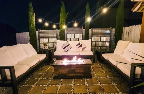 La Sierra Hills Casa | Gorgeous Poolhouse with Stunning Views