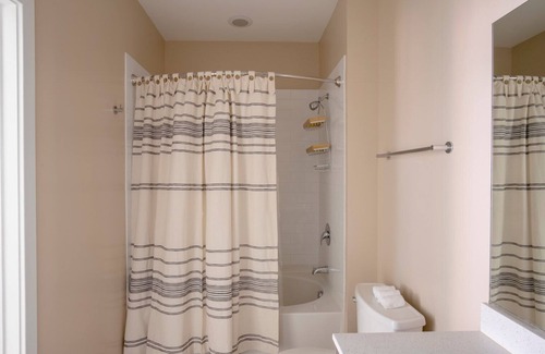 Jefferson Manor Apartamento | Gorgeous Potomac Yard 2BR w/ W/D & Concierge, nr Airport, by Blueground