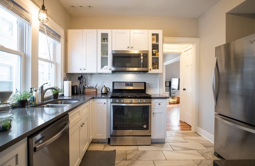 Carag Casa | Gorgeous, Private Home! Walk Everywhere - Restaurants, Shops, Lakes!
