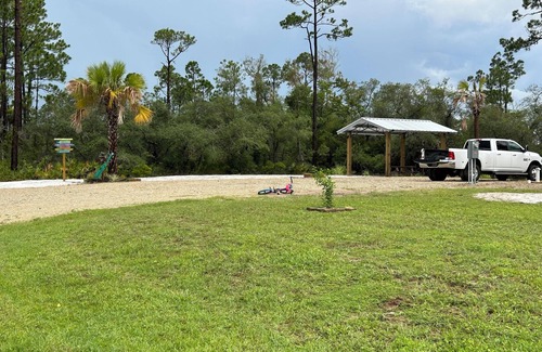 Port St. Joe Alquiler De RV | Gorgeous Private Rv Lot in Port St Joe for a relaxing getaway 400 yards to Beach