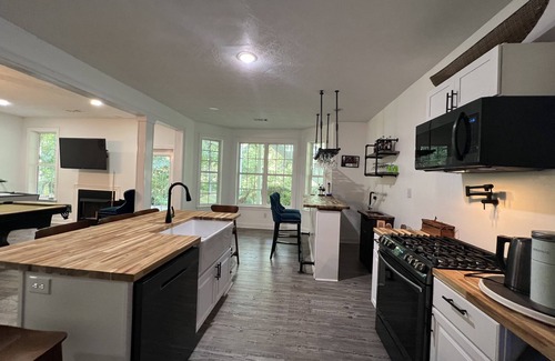 Evans Apartamento | Gorgeous private wooded haven!