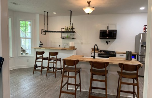 Evans Apartamento | Gorgeous private wooded haven!