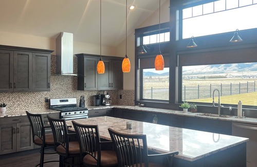 Broadwater County Casa | Gorgeous Property with Views of Canyon Ferry Lake.