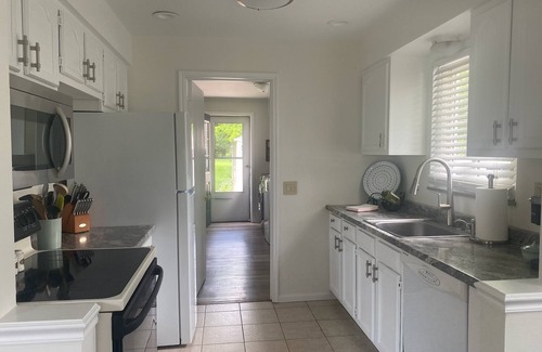 Westlake Casa | Gorgeous Ranch Home in Beautiful Westlake Ohio- No Cleaning Fee!