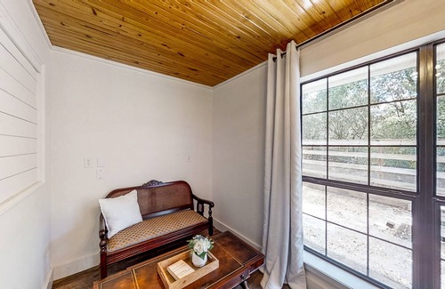 Bellville Casa | Gorgeous Ranch-Style Home on Nearly 3 Peaceful Acres - Dogs Welcome
