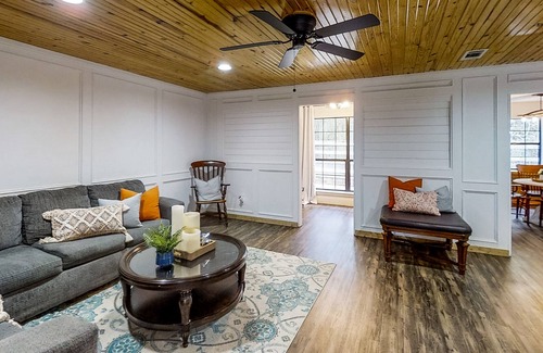 Bellville Casa | Gorgeous ranch-style home on nearly 3 peaceful acres, dog-friendly