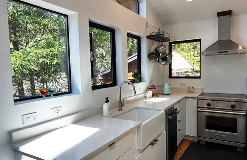 Gasquet Casa | Gorgeous rebuilt cabin on the banks of the Smith river. Hike, kayak, swim, relax