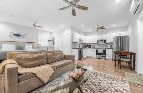 Merritt Island Casa | Gorgeous Remodeled Studio& Beautiful Outdoor Space