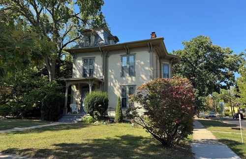 West Main HIll Apartamento | Gorgeous renovated historic 2-bedroom apartment in Kalamazoo