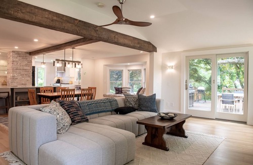 Saunderstown Casa | Gorgeous, renovated home with gourmet kitchen, minutes to Jamestown & Newport