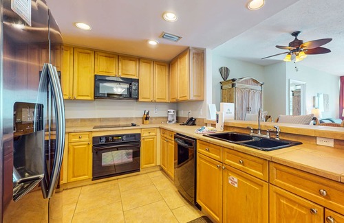 Pensacola Beach Condominio | ¡NUEVO LISTADO! Precioso condominio con vistas al golfo, jacuzzi compartido, piscinas y gimnasio