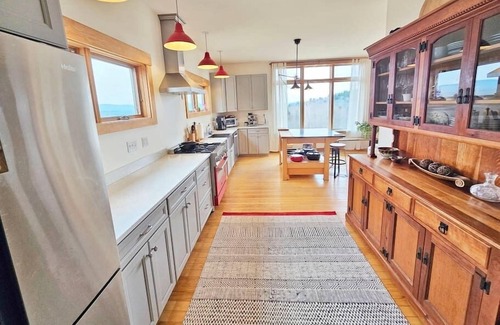 Johnson Casa | Gorgeous Retreat with Mtn Views near Stowe/Smuggs