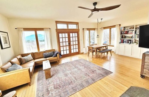 Johnson Casa | Gorgeous Retreat with Mtn Views near Stowe/Smuggs