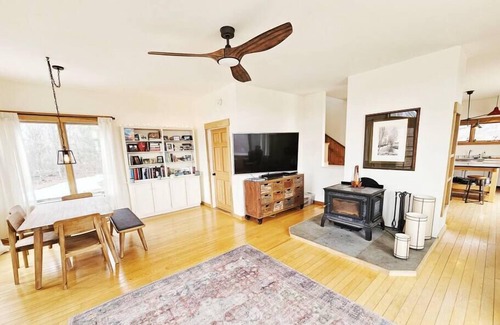 Johnson Casa | Gorgeous Retreat with Mtn Views near Stowe/Smuggs