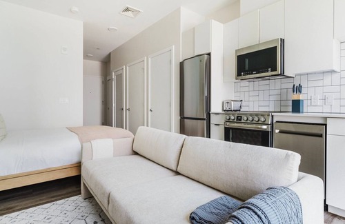 Revere Apartamento | Gorgeous Revere Studio w/ Firepit, Spa, W/D, A/C & Gym, by Blueground