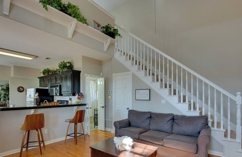 Royse City Casa | Gorgeous Royse City Retreat w/ Front Porch & Pond!