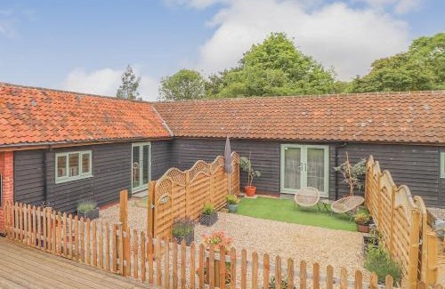 Fressingfield Casa | Gorgeous rural dog welcoming Milk Churn - Suffolk