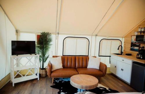 Cadiz Otro | Gorgeous Safari Tent with Sauna Perfect for a Couple Retreat in Kentucky