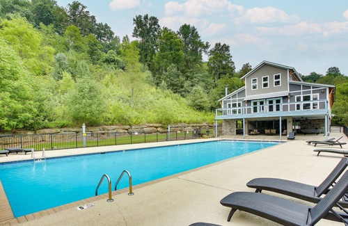 Smithville Casa | Gorgeous Smithville Home: Hot Tub & Scenic Views!