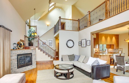 Smithville Casa | Gorgeous Smithville Home: Hot Tub & Scenic Views!