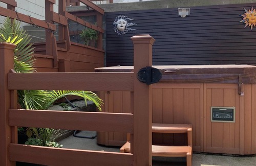 South Side Slopes Casa | Hermosa casa de Southside Slopes con jacuzzi al aire libre y vista a la ciudad.