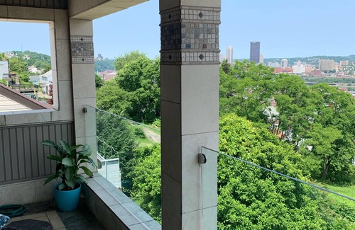 South Side Slopes Casa | Hermosa casa de Southside Slopes con jacuzzi al aire libre y vista a la ciudad.