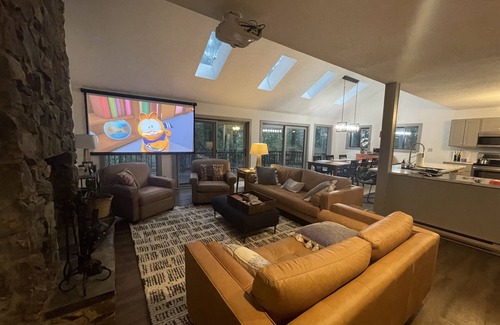 Pedlars Edge Casa | Gorgeous, spacious 4 bedroom home in Wintergreen Resort