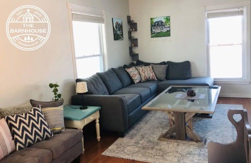 Grandville Casa | Gorgeous & Spacious #Barnhouse for the Whole Fam!