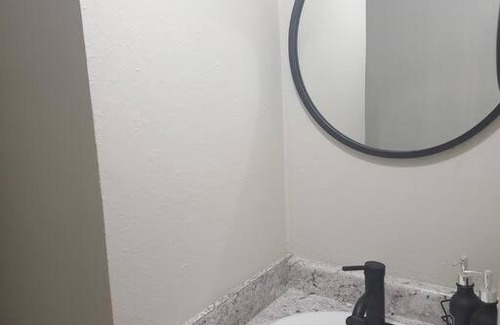 Warr Acres Apartamento | Gorgeous Spacious Condo Centrally located in OKC