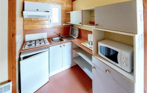 Chef-Boutonne Otro | Gorgeous Stacaravan In Chef-Boutonne