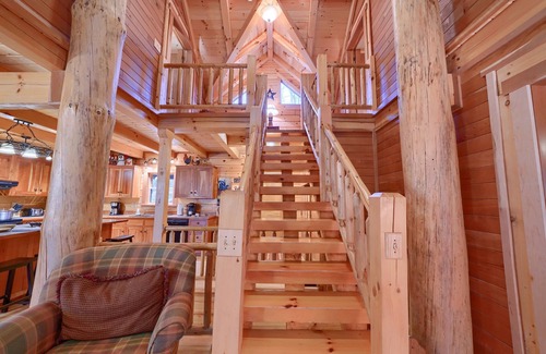 Laurelville Cabina | Gorgeous Starry Knight Lodge next to the Hocking Hills State Forest; Sleeps 12