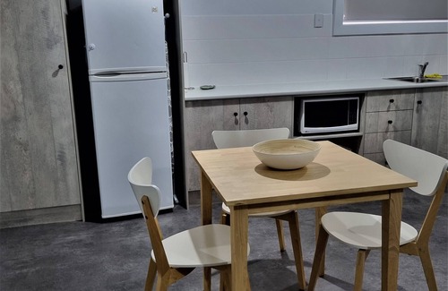 Naracoorte Apartamento | Gorgeous studio in a private garden setting, the perfect getaway!
