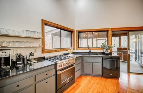Big Canoe Cabina | Gorgeous Summer Home in Big Canoe!