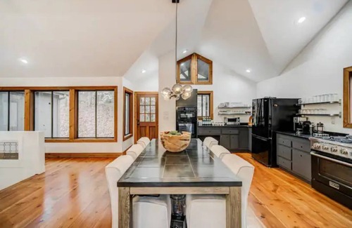 Big Canoe Cabina | Gorgeous Summer Home in Big Canoe!