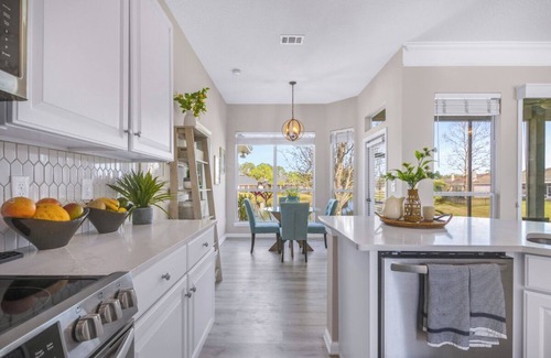 Deerwood Casa | Gorgeous Sunny Getaway Home
