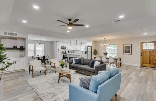 Garland Casa | Gorgeous Sunny Home for Big Groups w Private Pool