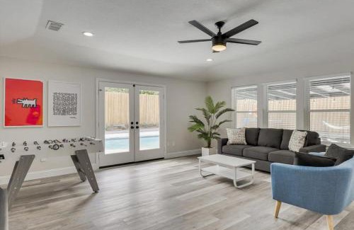 Garland Casa | Gorgeous Sunny Home for Big Groups w Private Pool